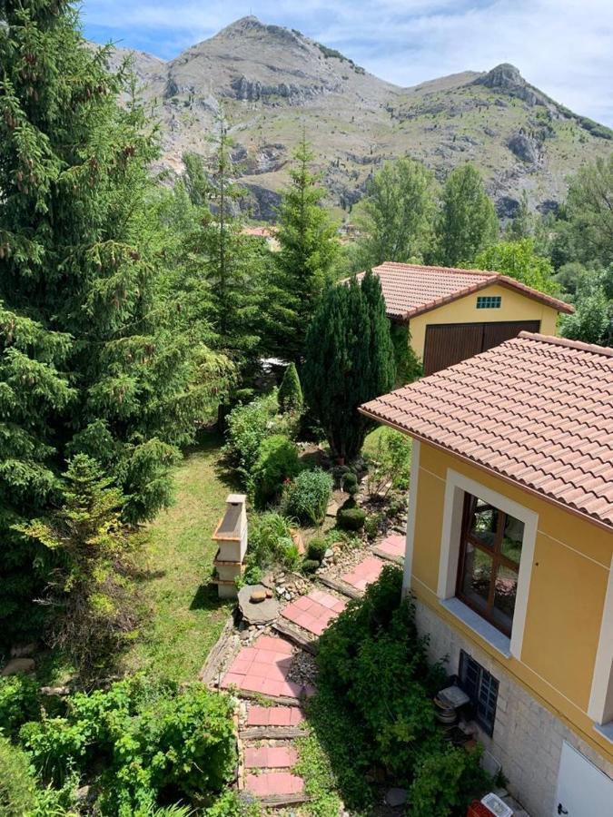 Hostel Arenos Velilla del Río Carrión Kültér fotó